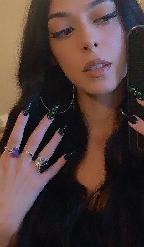 Erika Perry modèle nu images