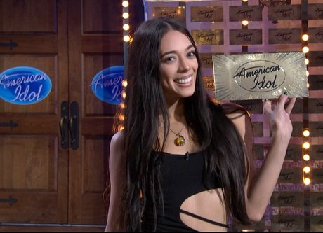 Erika Perry modèle nu collection