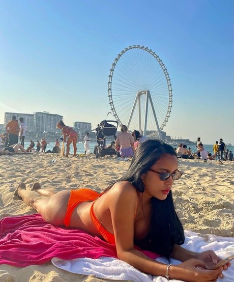 Nikki Lerona étoile sympa galeries