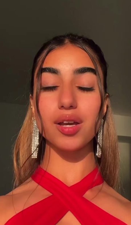 Lia Barlev star du porno hd img