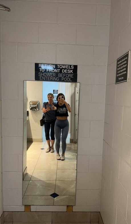 Sofiacrnilovic art modèle des photos