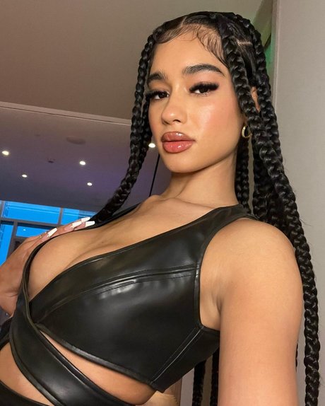 joi uniquementfans haute qualité exclusive images