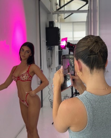 Alliyah actrice érotique photos