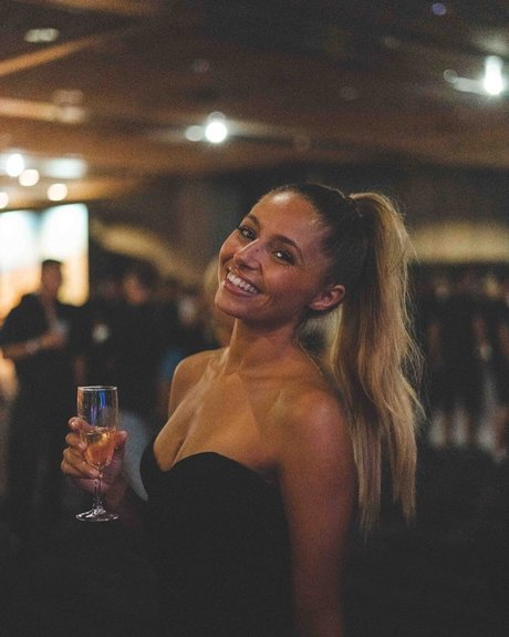 Belmooonte actrice pornographique photos