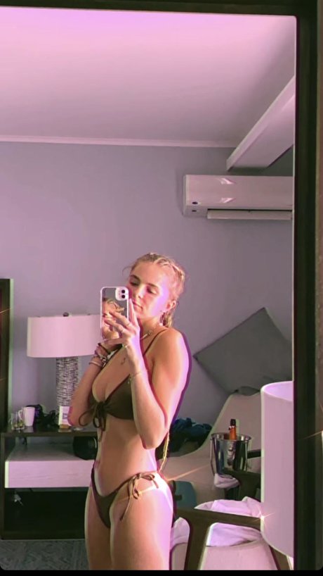 Lies Zhara_ modèle de sexe des photos