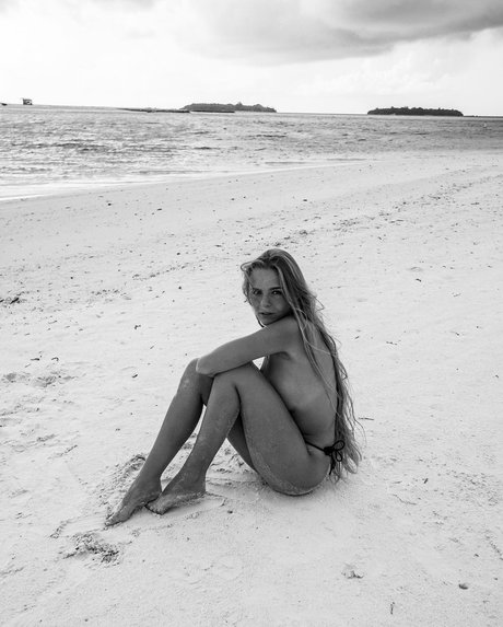 Lies Zhara_ étoile sympa galeries