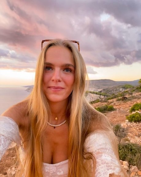 Lies Zhara_ jolie star du porno archive