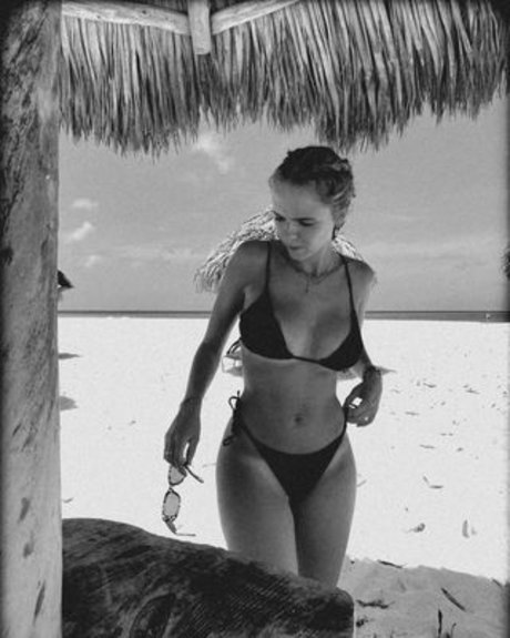 Lies Zhara_ actrice érotique image