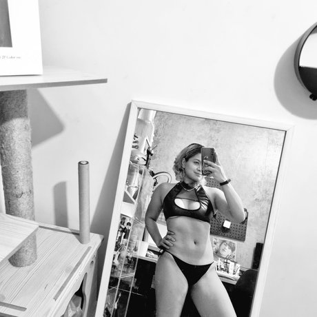 Nyaaati modèle xxx images