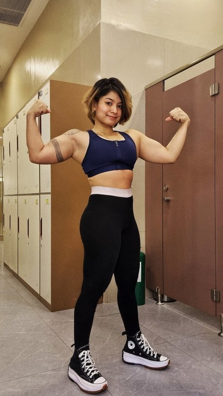 Nyaaati modèle porno photo