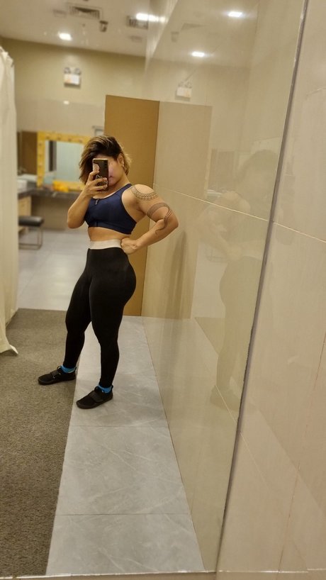 Nyaaati star du porno chaude des photos