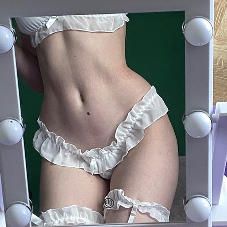 pom-pom girl nue onlyfans haut de gamme galerie