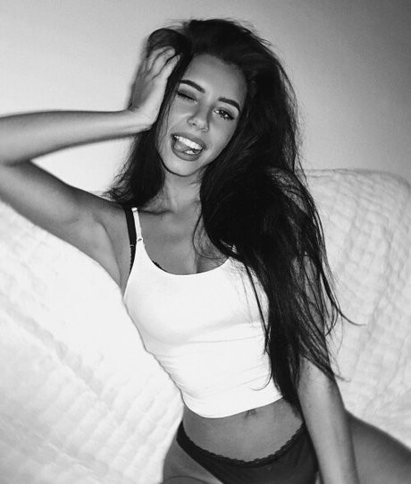 Roksana Wisnniowa modèle pornographique photos