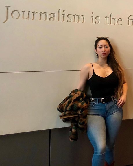 pom-pom girl nue onlyfans très chaud archive