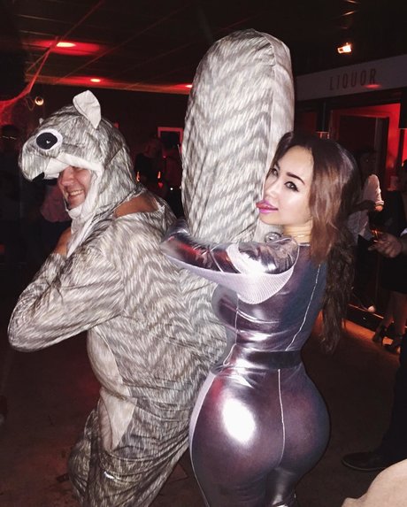 pom-pom girl asiatique onlyfans chaud de haute qualité image