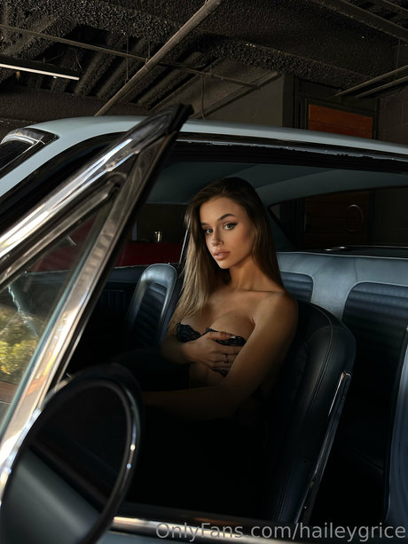 visage blond uniquementfans érotique sympa photo