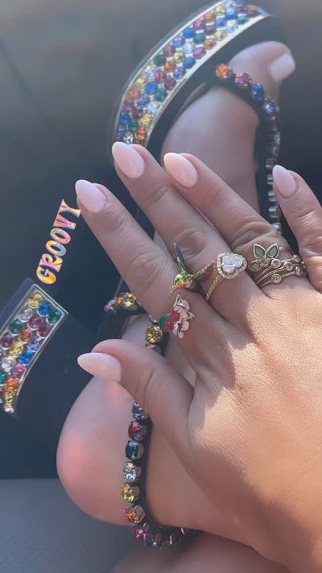 chaton courbé onlyfans assez chaud galeries