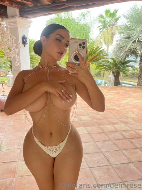 Demi Rose_ modèle adulte photos