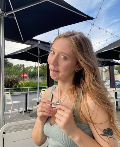 Jordan Burton star du porno gratuit image