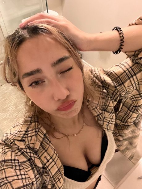 Sabrina Pezeshkian_ modèle hd galeries