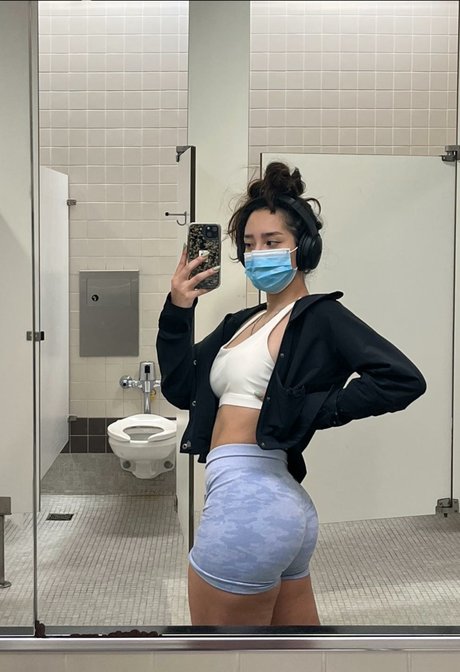 Sabrina Pezeshkian_ modèle xxx archive