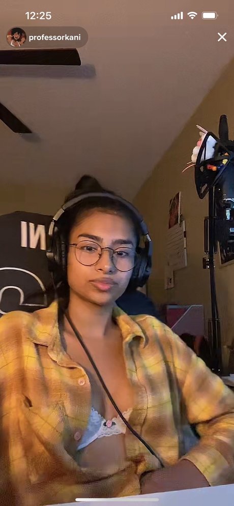 Kani Rosi modèle sympa photo