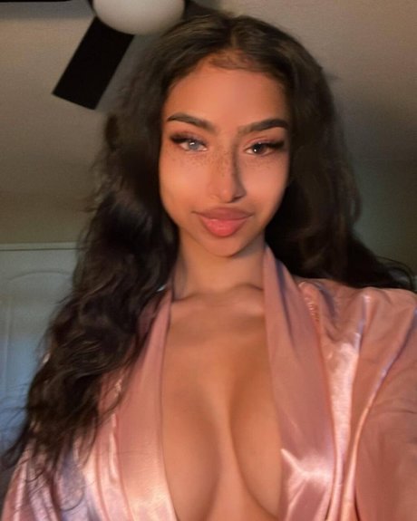 Kani Rosi actrice pornographique des photos