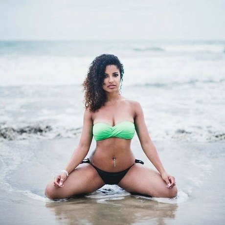 _Tanja Kensinger modèle chaud photo