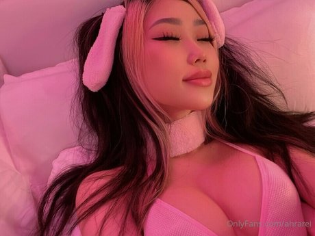 AHRA REI sexe star des photos