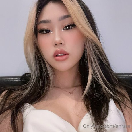 AHRA REI nus étoiles photos