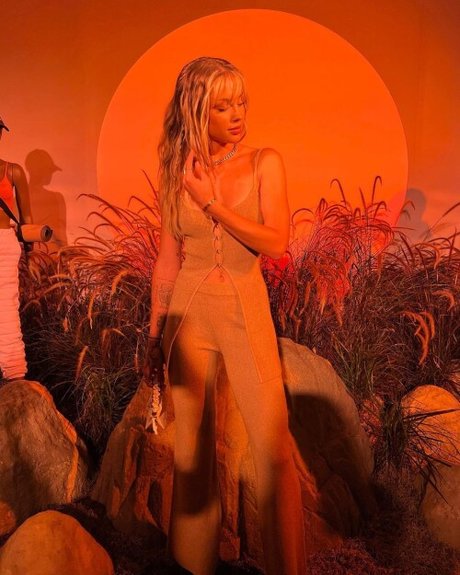 femme nue onlyfans chaud joli img