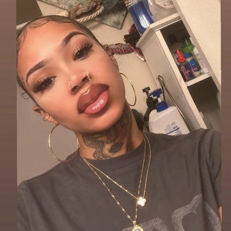 Cynthia Rose_ modèle nu collection