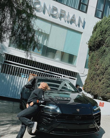 Jordyn Jones star du porno chaude photos