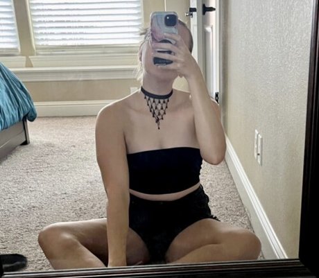 Alanis King star exclusive collection