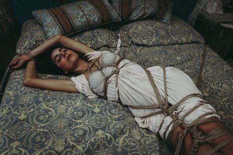 Aurora Mineo_ modèle magnifique photos