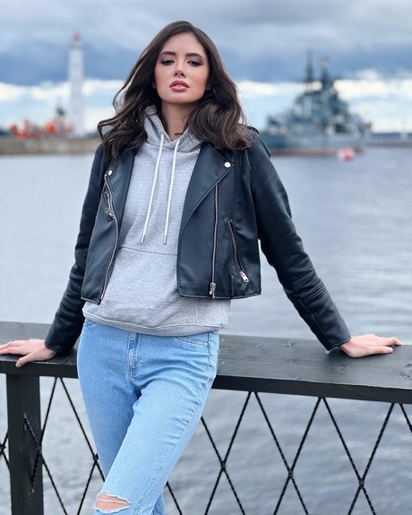 Disha Yudina_ jolie actrice galerie