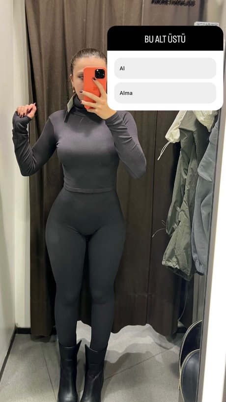 Sinem Ozgur modèle adulte galerie