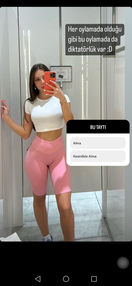 blonde aux gros seins onlyfans haute qualité gratuit image