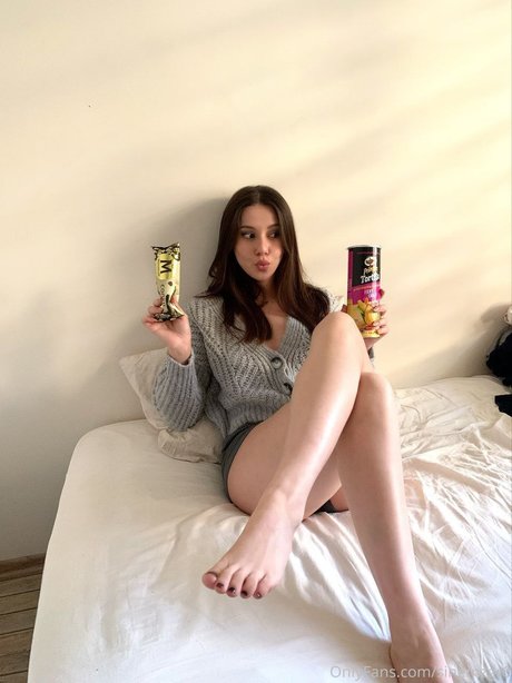 Sinem Ozgur étoile adulte des photos