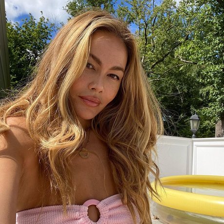 Ava Fiore joli modèle images