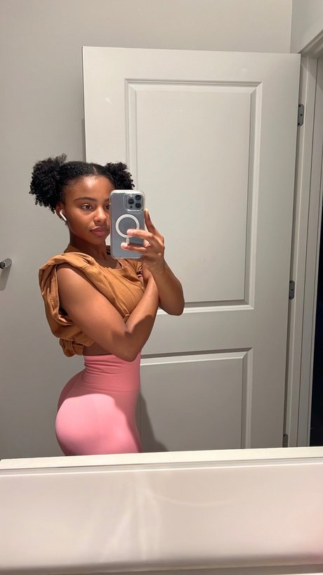 infirmière brune onlyfans gratuit sympa photo