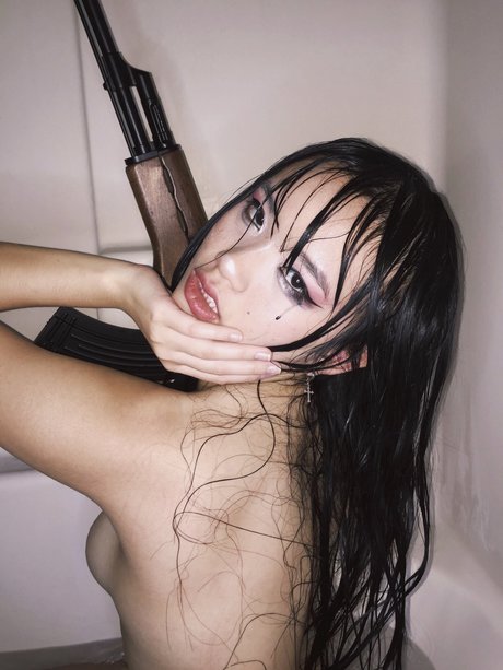 Nyachty actrice nue galeries