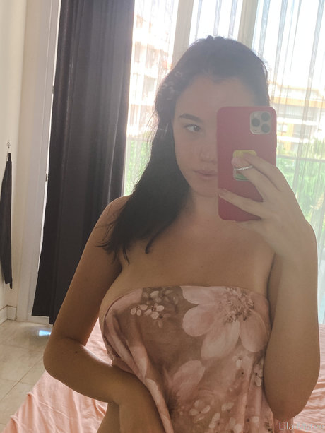 lmytee modèle nu des photos