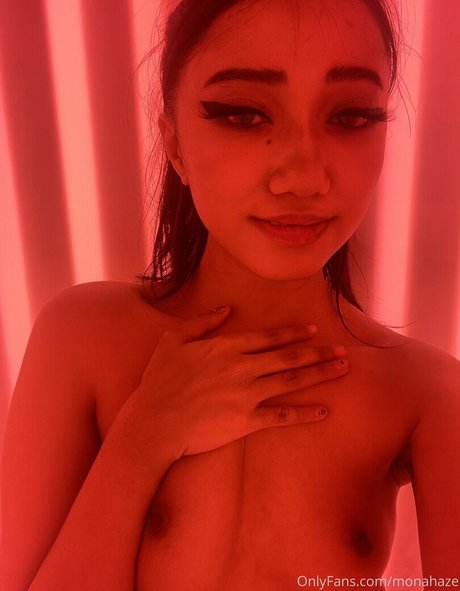 Monahazey actrice érotique photos