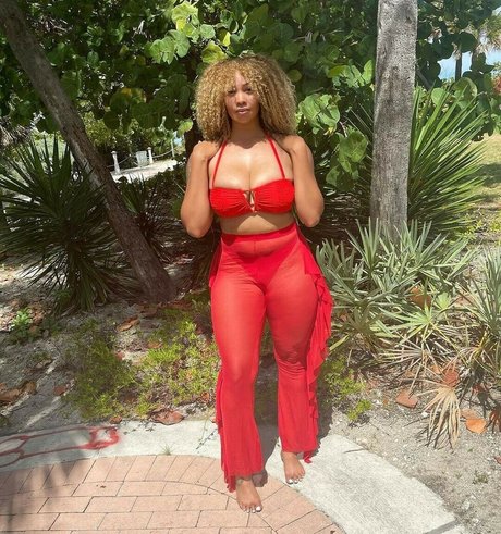 God Beth actrice exclusive img