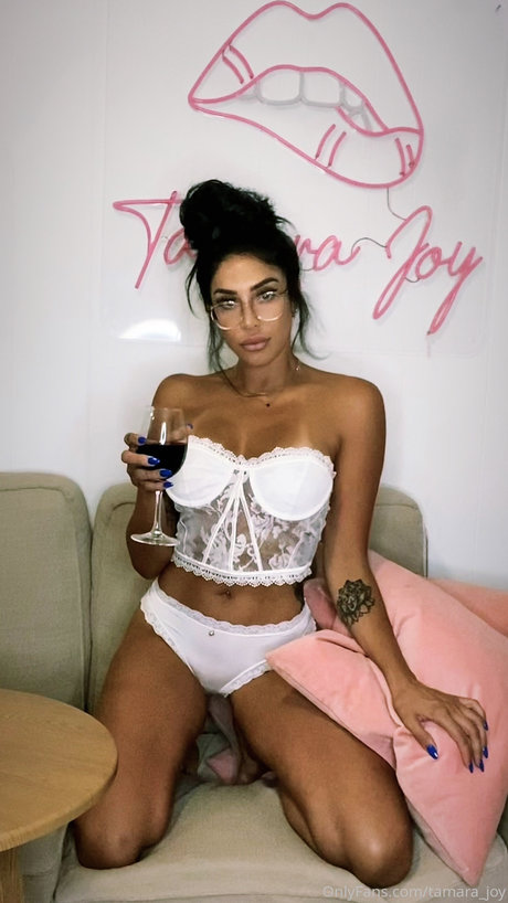 Tamara Joy étoile exclusive des photos