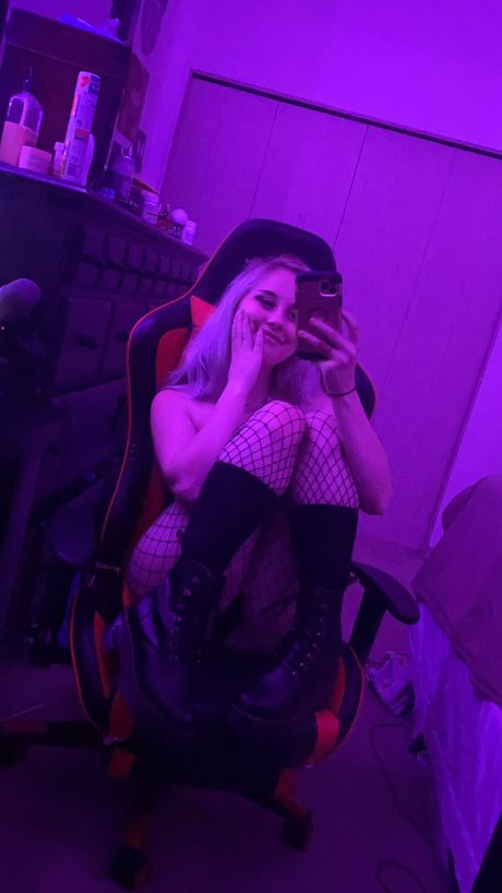 Bella Tha Killa modèle pornographique image