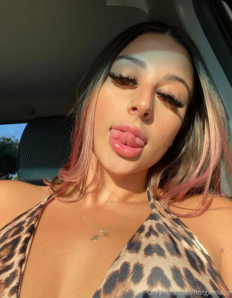 Submissive Skylar modèle magnifique img