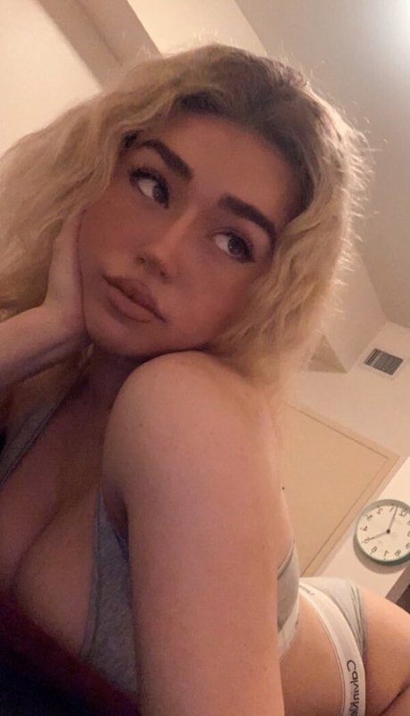 blonde aux gros seins onlyfans pornographique gratuit images