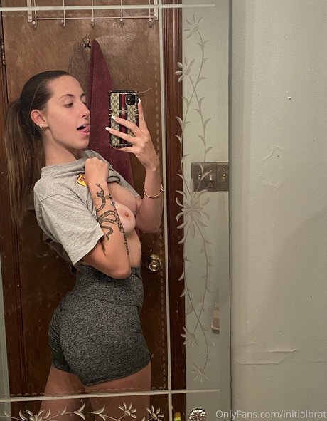 initialbrat star pornographique archive